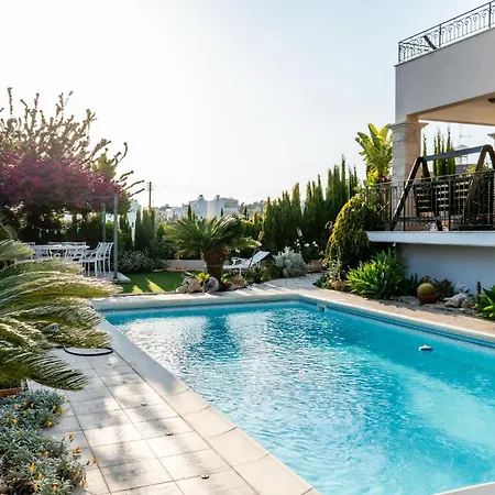 Rose - 3 Bed Pool Willa
