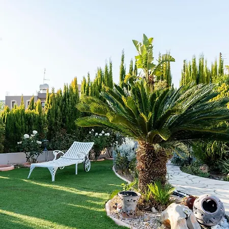 Rose - 3 Bed Pool Vila Episkopi (Limassol)